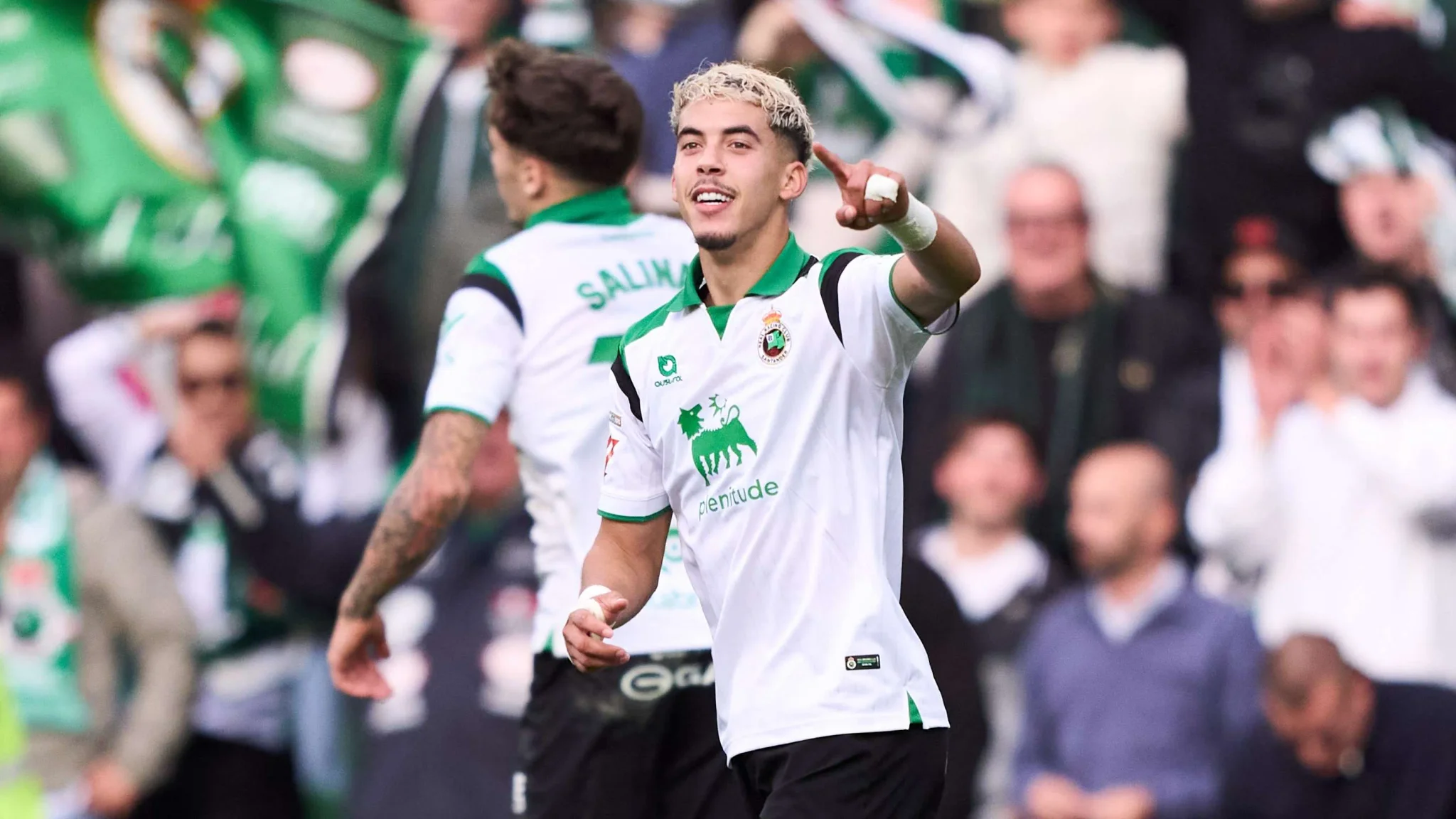 ياسر زابيري يحتفل بهدف الفوز لفريق Racing Santander في الدوري الإسباني، مع تحقيقه 8 أهداف في الموسم حتى الآن.