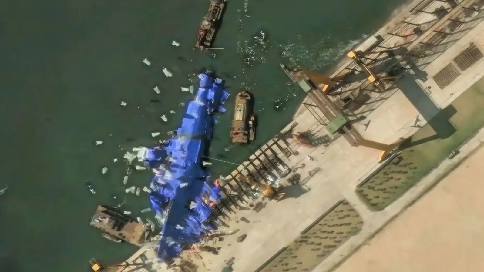 كوريا الشمالية تعلن عن إطلاق مدمرة جديدة بحضور كيم جونغ أون، لتعزيز قدرات البحرية في مواجهة التهديدات.