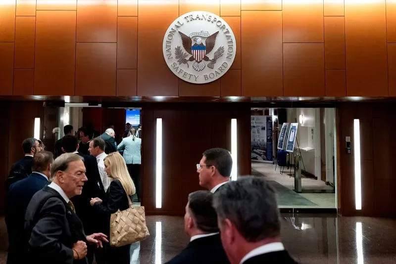 مكتب مجلس سلامة النقل الوطني في واشنطن، حيث يجتمع المسؤولون لمناقشة قضايا سلامة الطيران والتوظيف لمراقبي الحركة الجوية.