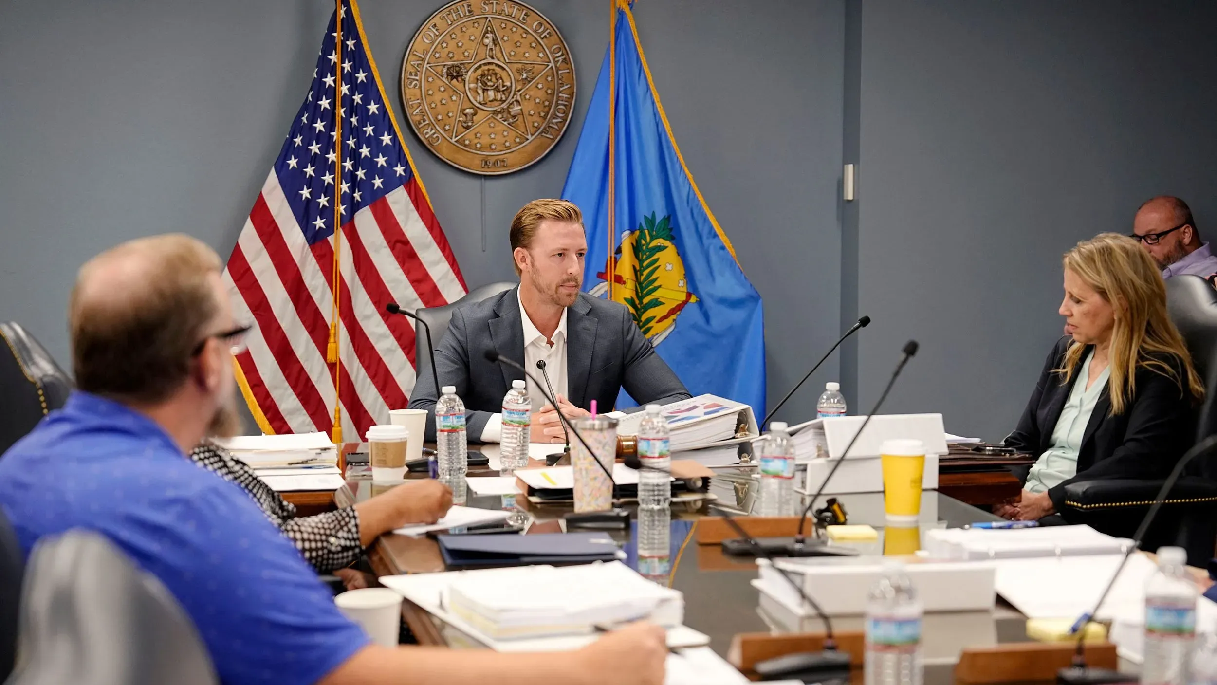 اجتماع مجلس التعليم في أوكلاهوما لمناقشة اقتراح يتطلب من أولياء الأمور تسجيل وضعهم كمهاجرين أو مواطنين لتلبية احتياجات الطلاب.