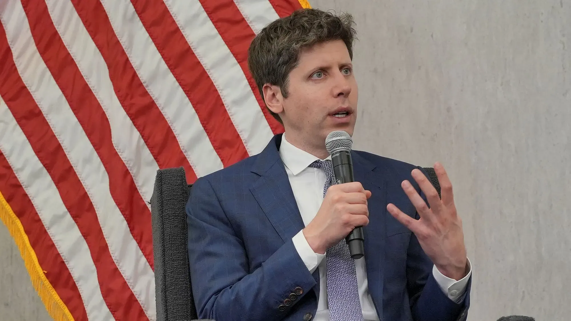 سَم ألتمان، الرئيس التنفيذي لشركة OpenAI، يتحدث في مجلس الاحتياطي الفيدرالي حول مخاطر الذكاء الاصطناعي وتأثيره على الاحتيال.