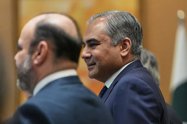 وزير الداخلية الباكستاني محسن نقوي خلال زيارته لطهران، حيث يحمل رسالة خاصة للمرشد الأعلى الإيراني في إطار جهود إنهاء الحرب الأمريكية الإسرائيلية.