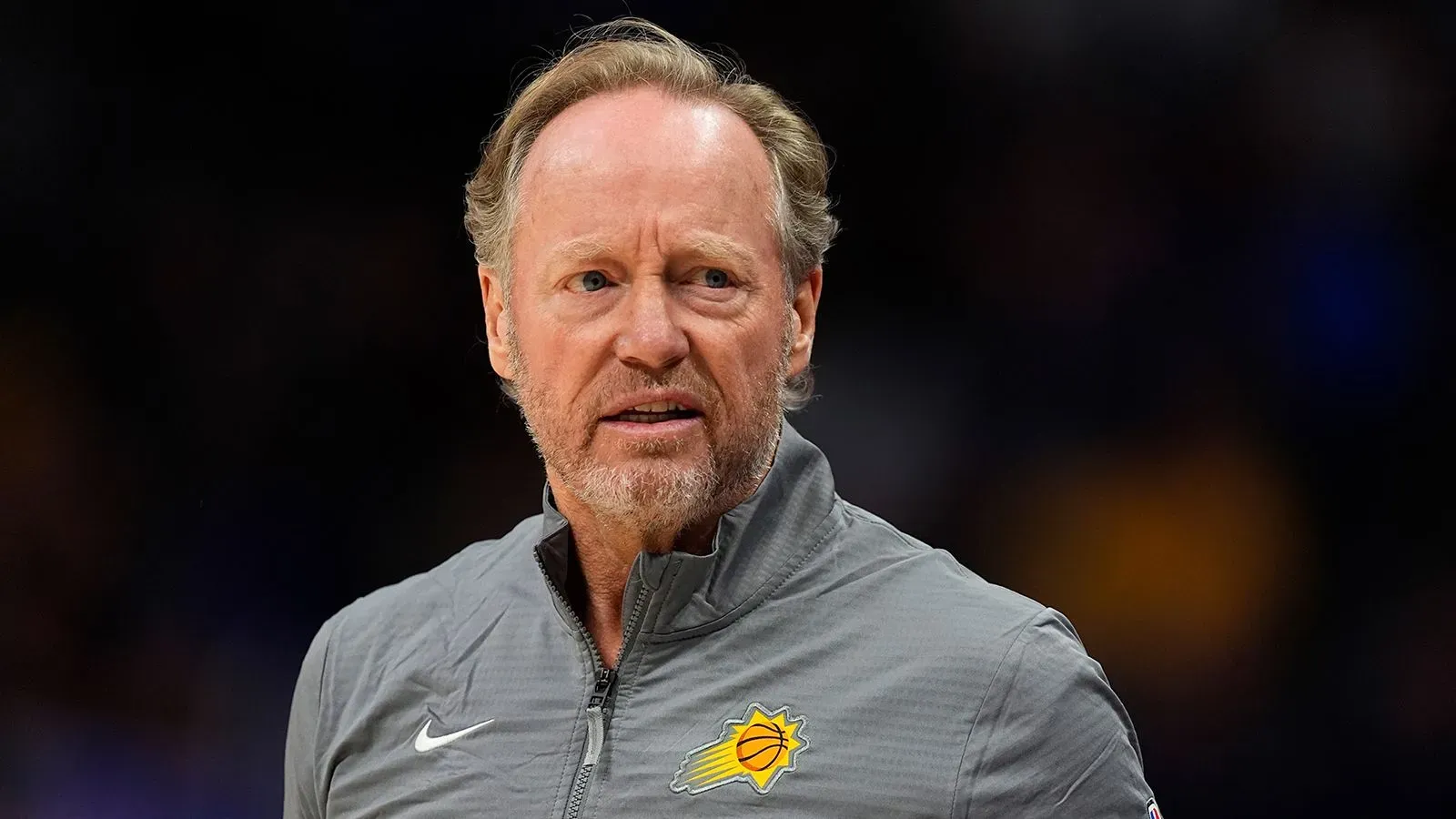 أقال فريق فينيكس صنز مدربه مايك بودنهولزر بعد موسم مخيب للآمال، حيث انتهى بسجل 36-46 وفشل في الوصول إلى التصفيات.