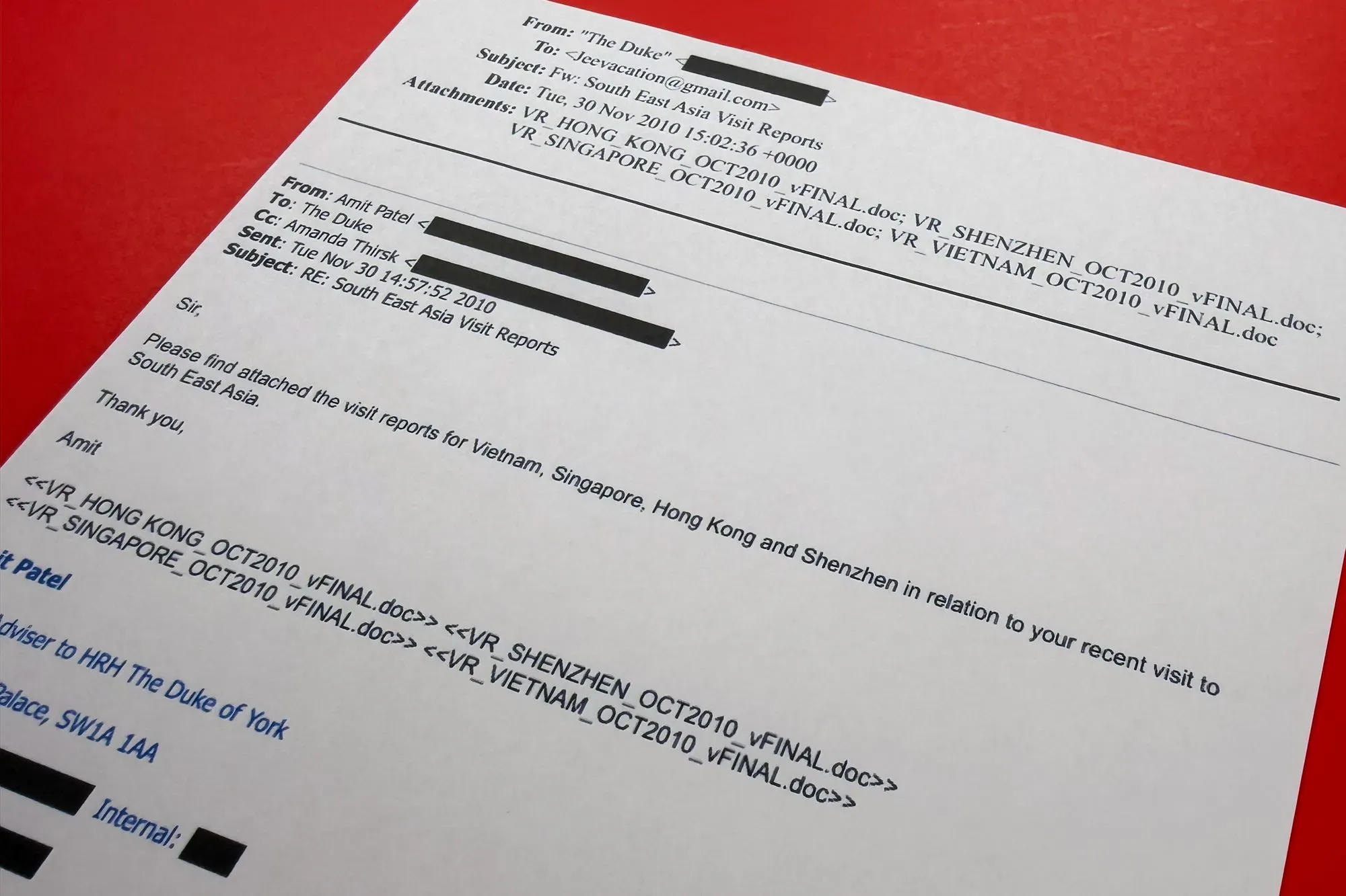 وثيقة بريد إلكتروني تتعلق بزيارة دوق يورك إلى جنوب شرق آسيا، تتضمن مرفقات تقارير الزيارة إلى فيتنام وسنغافورة وهونغ كونغ.