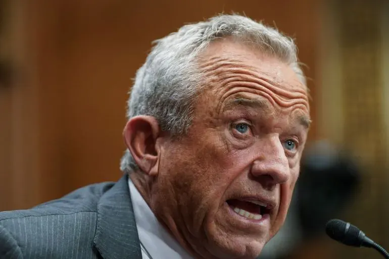 روبرت كينيدي جونيور يتحدث خلال جلسة استماع، مع التركيز على أهمية استعادة ثقة الجمهور في اللقاحات.