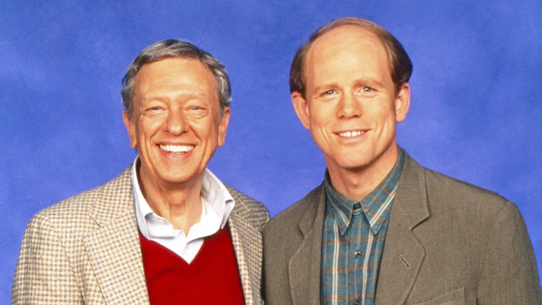 صورة لرون هوارد مع آندي غريفيث ودون نوتس، يظهرون مبتسمين في خلفية زرقاء، تعود لزيارة موقع تصوير فيلم "Ransom" في عام 1997.