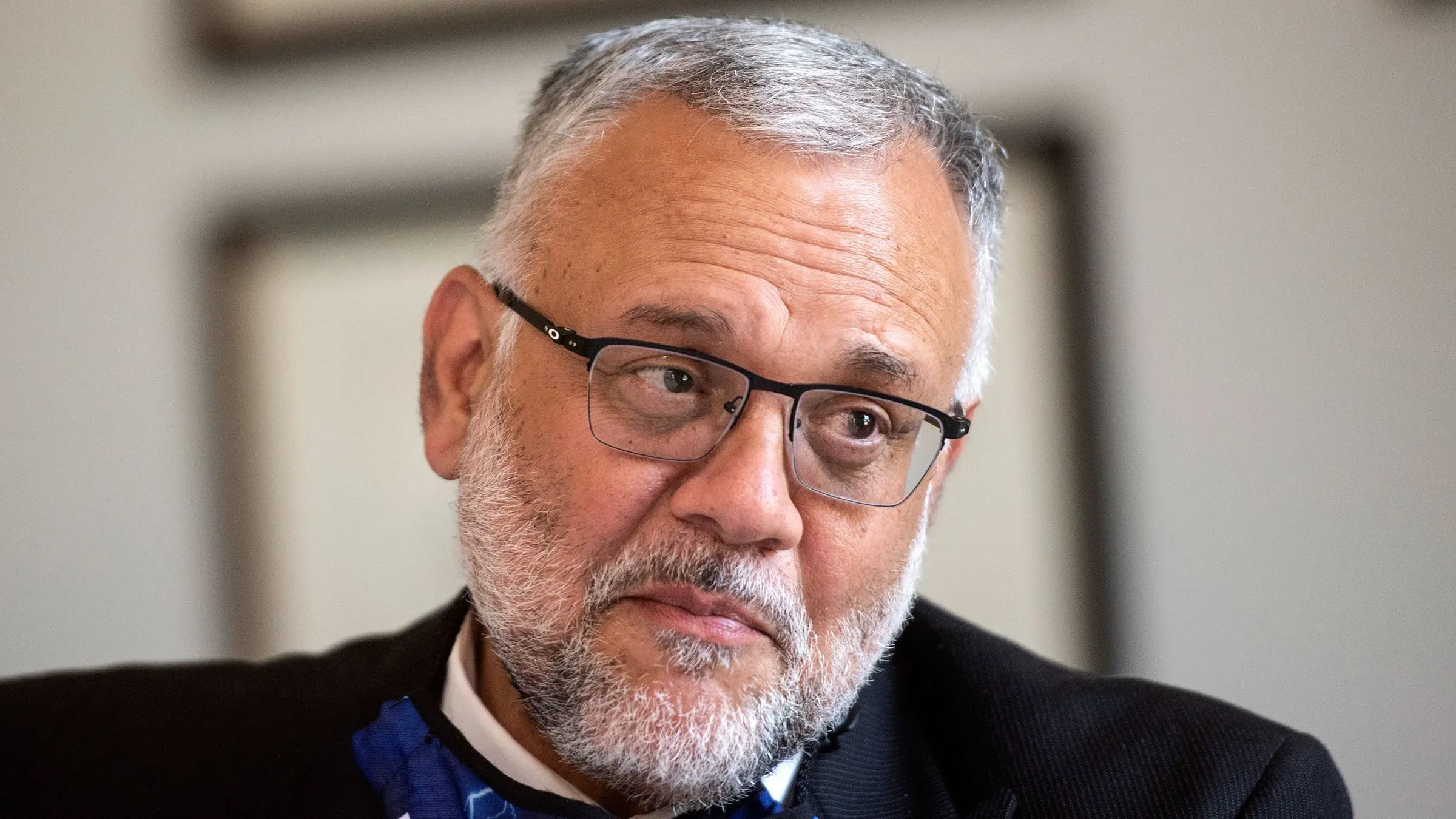 وجه السفير إبراهيم رسول، الذي تم إعلان عدم ترحيبه به في الولايات المتحدة، انتقادات لسياسات ترامب المتعلقة بالتمييز العنصري.