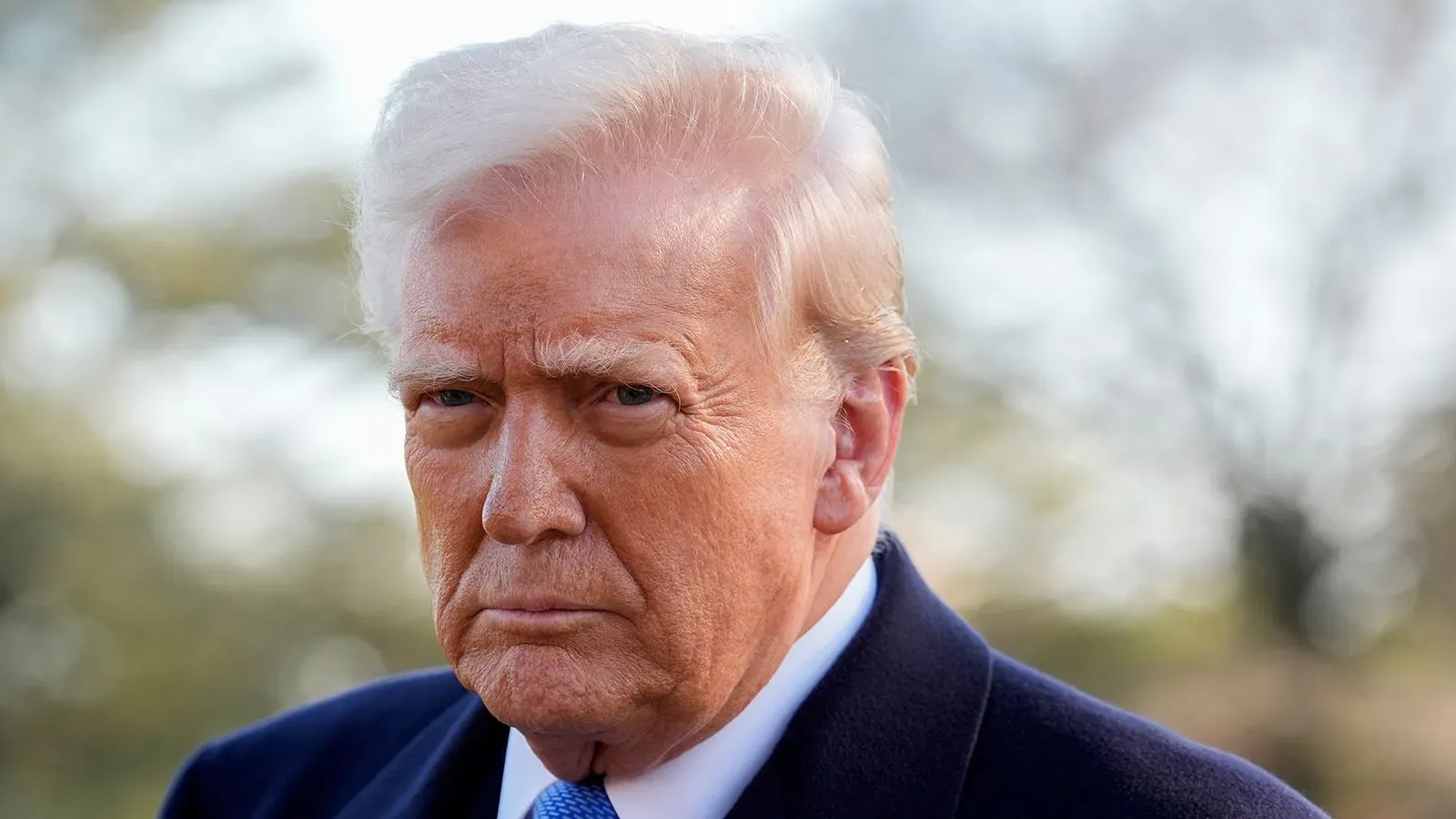 تصريح الرئيس الأمريكي دونالد ترامب حول رغبة روسيا في إنهاء الحرب مع أوكرانيا، مع تعبير عن مخاوف من مماطلة موسكو.