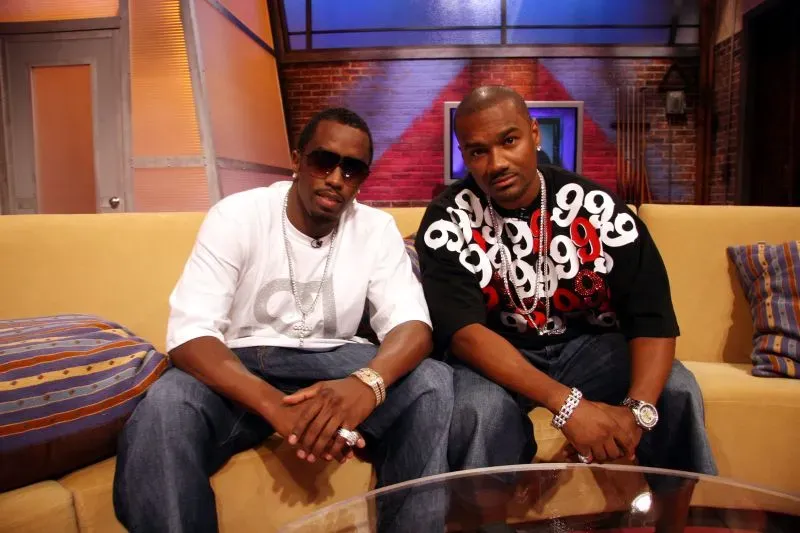 لقاء بين شون "ديدي" كومبس وبيغ تيجر في برنامج تلفزيوني، حيث يتبادلان الحديث عن العائلة والموسيقى.