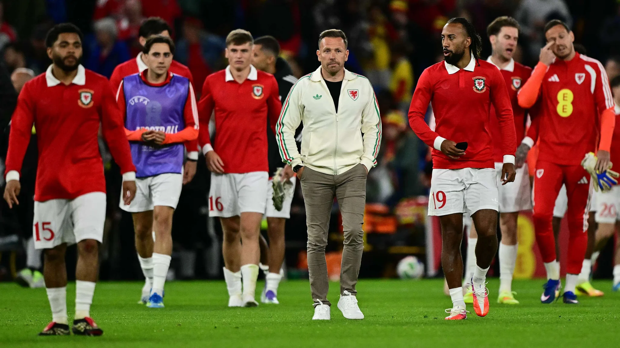 فريق منتخب ويلز لكرة القدم بقيادة المدير الفني كريغ بيلامي يستعد لمواجهة منتخب البرتغال في دوري الأمم الأوروبية وسط غيابات مؤثرة وتركيز على الدفاع.