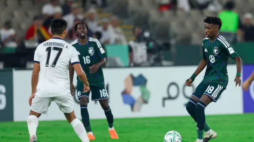 لاعبو المنتخب السعودي في مباراة ضمن منافسات خليجي 27 بجدة، يسعون لاستعادة لقب البطولة بعد غياب 22 عاماً.