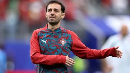 برناردو سيلفا يرتدي زي منتخب البرتغال خلال الإحماء، مع تأكيد مورينيو على دوره المحوري في وسط ملعب ريال مدريد.