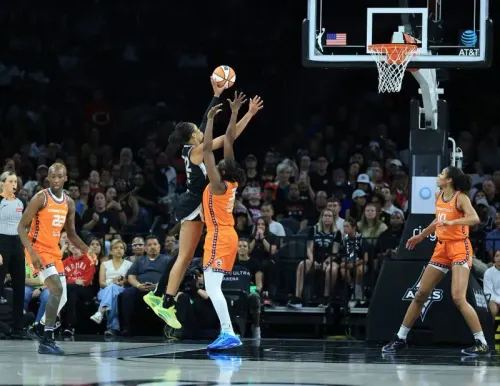 أجا ويلسون تسجل نقطة تاريخية خلال مباراة لاس فيجاس آيسس ضد كونيتيكت صن، محققة 5000 نقطة في مسيرتها.