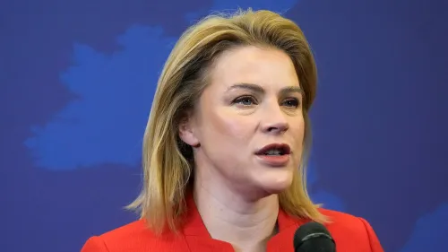 رئيسة وزراء لاتفيا إيفيكا سيلينا تتحدث حول الأضرار التي لحقت بكابل الألياف البصرية في بحر البلطيق، مشددة على التحقيقات الجارية.