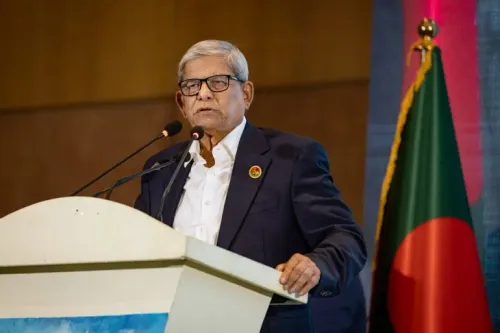 مرشح حزب BNP ميرزا فخر الإسلام علمجير يتحدث في قاعة البرلمان بدكا خلال الانتخابات الرئاسية التنافسية في بنغلاديش 2024.