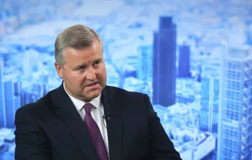 أعلن BP عن إقالة رئيس مجلس إدارتها Albert Manifold بعد مخاوف تتعلق بالحوكمة والسلوك، مما أدى إلى تراجع الأسهم بنسبة 9%.