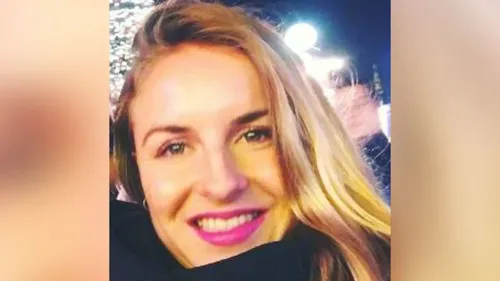 صحفية بريطانية تُدعى شارلوت بيت، تعيش في البرازيل، تظهر مبتسمة في صورة شخصية، حيث تم الإبلاغ عن اختفائها مؤخرًا.