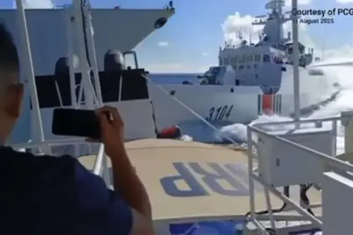 تصادم بين سفينتين، إحداهما تابعة لخفر السواحل الصيني، والأخرى تابعة للبحرية الفلبينية، في بحر الصين الجنوبي.