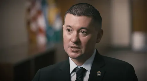 محقق يتحدث عن قضية غسيل أموال في كازينو وين بلاس فيغاس، مع التركيز على دور الكازينوهات في النشاطات غير القانونية.