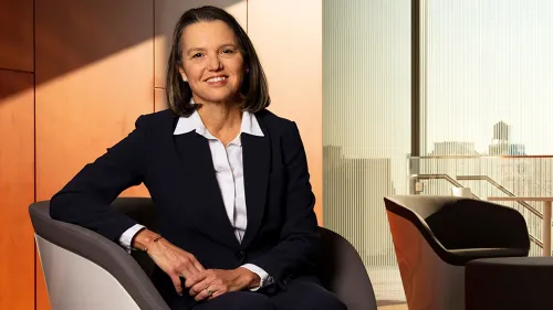 استقالت كاترينا أرمسترونغ من رئاسة جامعة كولومبيا، مع تعيين كلير شيبمان رئيسة مؤقتة وسط تغييرات في السياسات الجامعية.