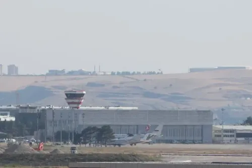 فقدان الاتصال مع طائرة رجال الأعمال التي كانت تقل رئيس أركان الجيش الليبي بالقرب من أنقرة، مع ظهور وميض ضوء أثناء الحادث.