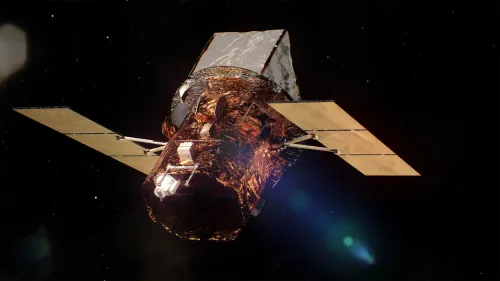 مرصد Neil Gehrels Swift الفضائي في المدار المنخفض مع الألواح الشمسية، ضمن مهمة NASA لإنقاذه من السقوط بالغلاف الجوي.