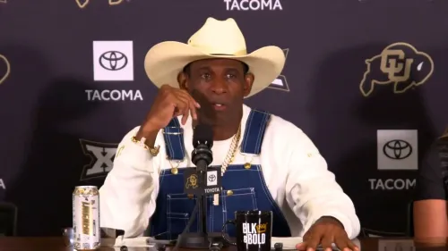 ديون ساندرز يتحدث في مؤتمر صحفي بعد تعافيه من السرطان، مشددًا على أهمية الفحوصات الصحية الدورية.