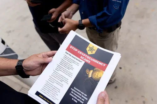 منشور يتضمن نصائح حول كيفية التوقف عن الاحتيال في العملات الرقمية، مع صور رمزية لعملات مشفرة، موجه لمساعدة الضحايا المحتملين.
