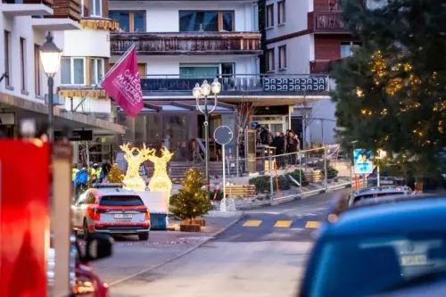 حريق مميت في حانة "لو كونستيليشن" بمنتجع كرانس مونتانا السويسري، حيث يُحتفل برأس السنة، أسفر عن عشرات الضحايا والمصابين.