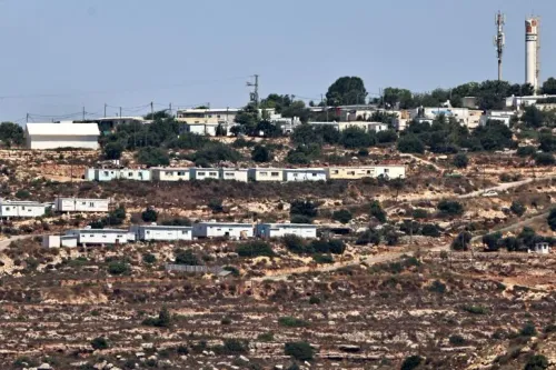 مستوطنة إسرائيلية جديدة في الضفة الغربية المحتلة تظهر التوسع الاستيطاني الذي يحذر الاتحاد الأوروبي من تأثيره على حل الدولتين.