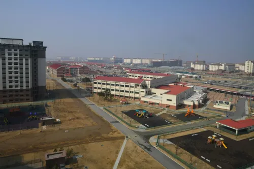 منظر جوي لقاعدة Camp Humphreys العسكرية في كوريا الجنوبية، مركز رئيسي للمناورات الأمريكية والكورية الجنوبية.