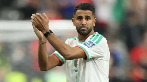 رياض محرز يودع المنتخب الجزائري بعد 12 سنة من العطاء، في مشهد مؤثر عقب خسارة الجزائر أمام سويسرا بكأس العالم 2026.