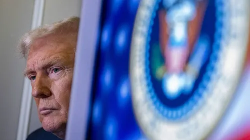 صورة تُظهر دونالد ترامب بجانب شعار الرئاسة، حيث يعبر عن ادعاءاته حول الضرائب في كندا.