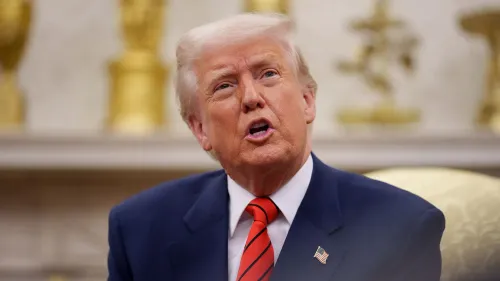 دونالد ترامب يتحدث في البيت الأبيض حول إمدادات المياه إلى لوس أنجلوس، معلقًا على قراراته بشأن السدود في كاليفورنيا.