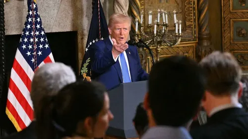 تصريح الرئيس ترامب حول أوكرانيا خلال مؤتمر صحفي، مع العلم أنه يشير إلى انخفاض مزعوم في تأييد زيلينسكي، بينما تشير الحقائق إلى عكس ذلك.