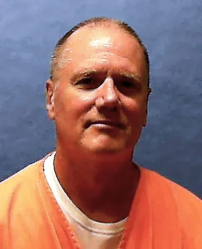 إدوارد زاكرزيفسكي، المدان بقتل عائلته، يظهر في صورة رسمية قبل تنفيذ حكم الإعدام في فلوريدا، حيث تم تنفيذ الإعدام في 2023.