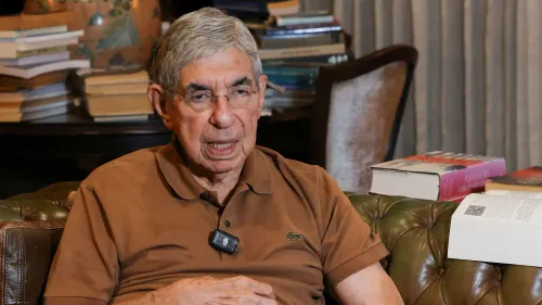 أوسكار أرياس، الرئيس السابق لكوستاريكا والحائز على جائزة نوبل للسلام، يتحدث في مؤتمر صحفي حول إلغاء تأشيرته الأمريكية.