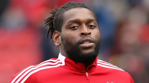 جاي إيمانويل توماس، لاعب كرة القدم السابق، أثناء مباراة، بعد الحكم عليه بالسجن أربع سنوات لتهريب الحشيش.