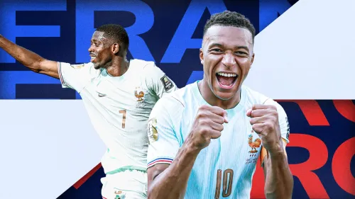 نجما المنتخب الفرنسي مبابي وبول بوجبا يحتفلان بتأهل فرنسا لنصف نهائي كأس العالم بعد أداء مميز ضد المغرب.
