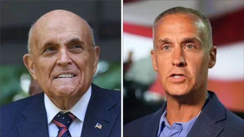 رودي جولياني وكوري ليفاندوفسكي، أعضاء في مجلس الأمن الداخلي الجديد الذي أعلن عنه ترامب، يقدمان المشورة للأمن الوطني.