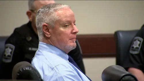 كولن غراي، والد مطلق النار في مدرسة أبالاتشي، يجلس في قاعة المحكمة خلال محاكمته بتهم القتل.