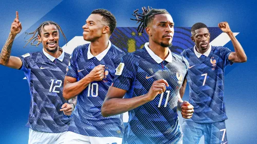 نجوم منتخب فرنسا لكرة القدم في كأس العالم 2022، منهم كيليان مبابي وأوسمان ديمبيلي، يعكسون قوة الهجوم الفرنسي في البطولة.