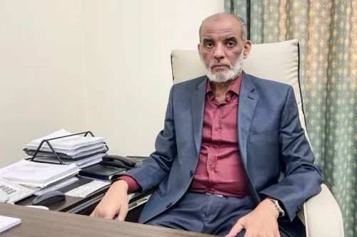 حسام بدران، عضو المكتب السياسي لحركة حماس، يتحدث في مقابلة مع قناة الجزيرة حول المفاوضات وموضوع نزع السلاح في غزة.