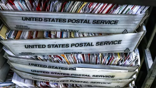 رئيس خدمة البريد يوافق على تعاون DOGE مع USPS