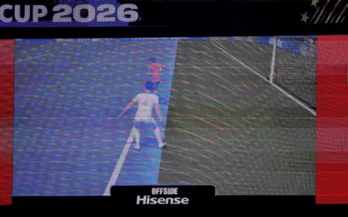 تقنية الفيديو VAR تلغي هدف إيران أمام مصر في كأس العالم 2026 بسبب تسلل بسيط، مما أدى إلى خروج إيران من دور المجموعات.