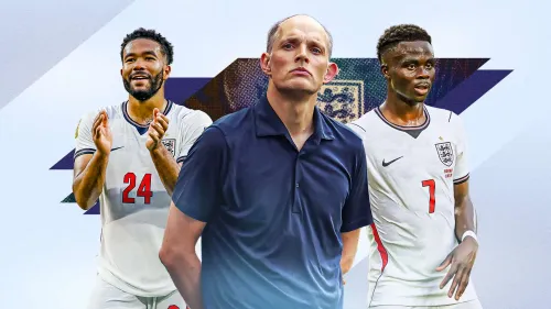 توماس توخيل مع لاعبي منتخب إنجلترا رييس جيمس وبوكايو ساكا في تصميم يشير إلى استعداد الفريق لمواجهة الأرجنتين في نصف نهائي كأس العالم.