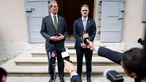 مفاوضون أمريكيون يتحدثون أمام وسائل الإعلام بعد محادثات تجارية مع الصين، مع التركيز على أهمية التعاون الاقتصادي وتخفيف التوترات.