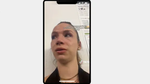 تظهر الشابة مانون في مقطع فيديو على تطبيق تيك توك، تعبر عن مخاوفها بعد تعرضها لوخز إبرة خلال مهرجان موسيقي في فرنسا.