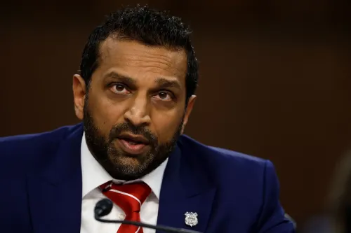 مدير مكتب التحقيقات الفيدرالي كاش باتيل يتحدث في جلسة رسمية، مع التركيز على تحديثات برنامج الاستخبارات في الوكالة لضمان فعالية أكبر.