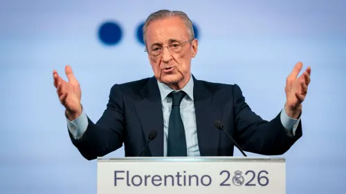 فلورنتينو بيريز رئيس ريال مدريد يتحدث في مؤتمر صحفي حول لوائح السلوك الجديدة التي تثير جدلاً حول حرية التعبير داخل النادي الملكي.